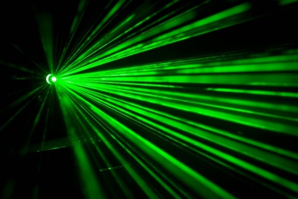 Bezpieczeństwo pracy i ocena ryzyka zawodowego przy korzystaniu z urządzeń laserowych